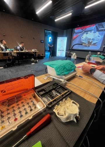 Mācības implantu ķirurģijā Varšavā 10.04.2024